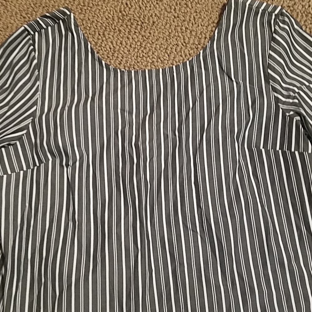 Ruffle sleeve top - Picture 3 of 4